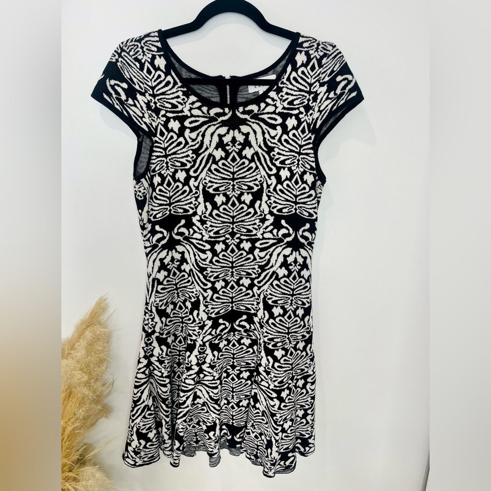 Elle • Women’s Black White Boho Abstract Cotton Fit & Flare Mini Dress M EUC